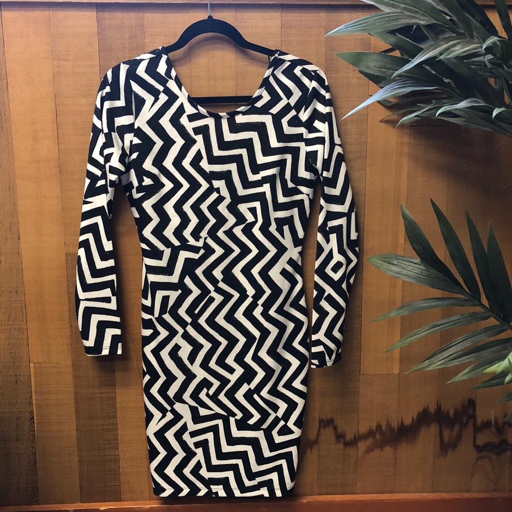 HM | Zig Zag Body Con Dress - Picture 2 of 3